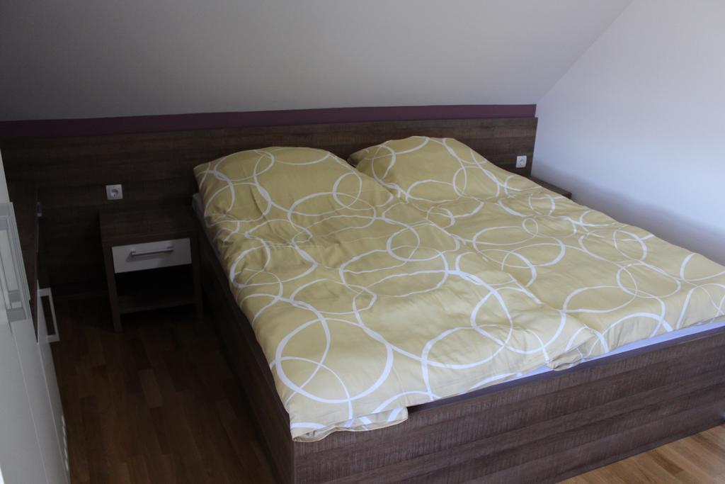 Hisa Nasprot Sonca Hotel Crnomelj Room photo